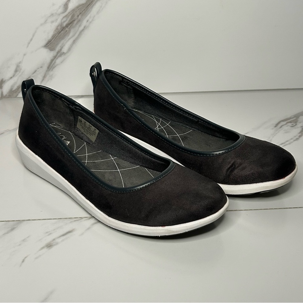 Life Stride Velocity Gray Flats Size 8.5